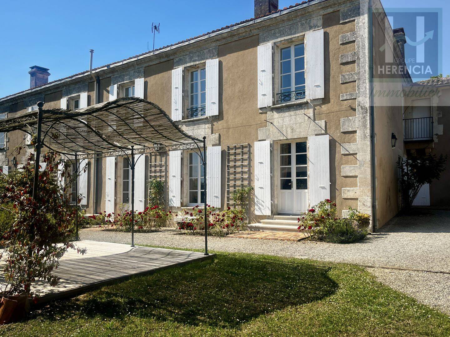 Maison 10 pièces 292 m² · à Anais · 292 m² · 357 000 €