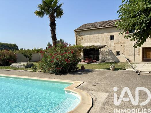 Mas à vendre 604 000 € 8 pièces 7 chambres 210 m² 1 190 m² de terrain Althen-des-Paluds 84210