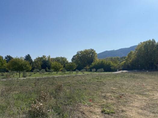 Terrain constructible viabilisé à vendre 120 000 € 497 m² de terrain Extension Années 80-90 Brignoles 83170