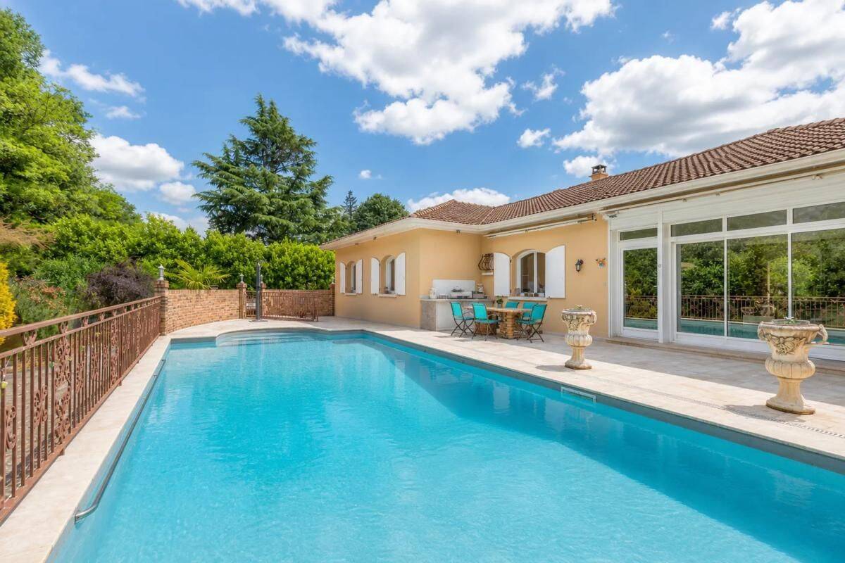 Maison 13 pièces 264 m² · à Saint-Priest · 264 m² · 849 000 €