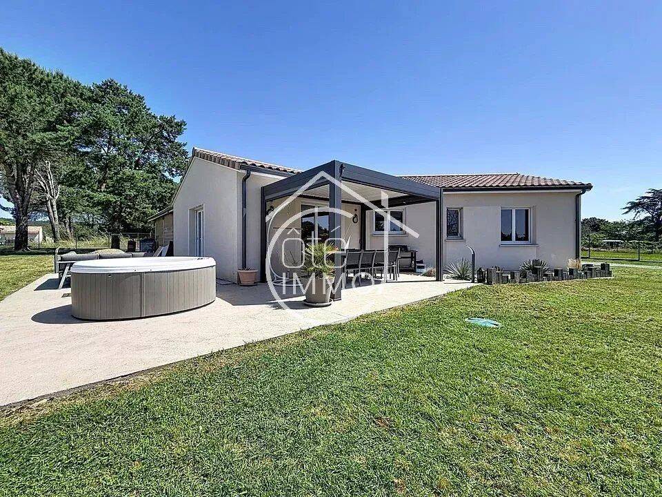 Maison 4 pièces 95 m² · à Lamothe-Montravel · 95 m² · 221 000 €