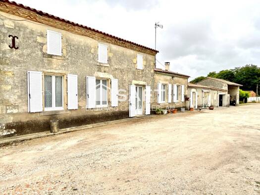 Maison de plain-pied à vendre 155 000 € 3 pièces 2 chambres 106 m² 981 m² de terrain Saint-Germain-d'Esteuil 33340