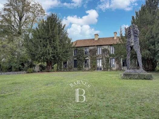 Maison à vendre 2 790 000 € 14 pièces 6 chambres 550 m² 14 700 m² de terrain Sud Saint-Nom-la-Bretèche 78860