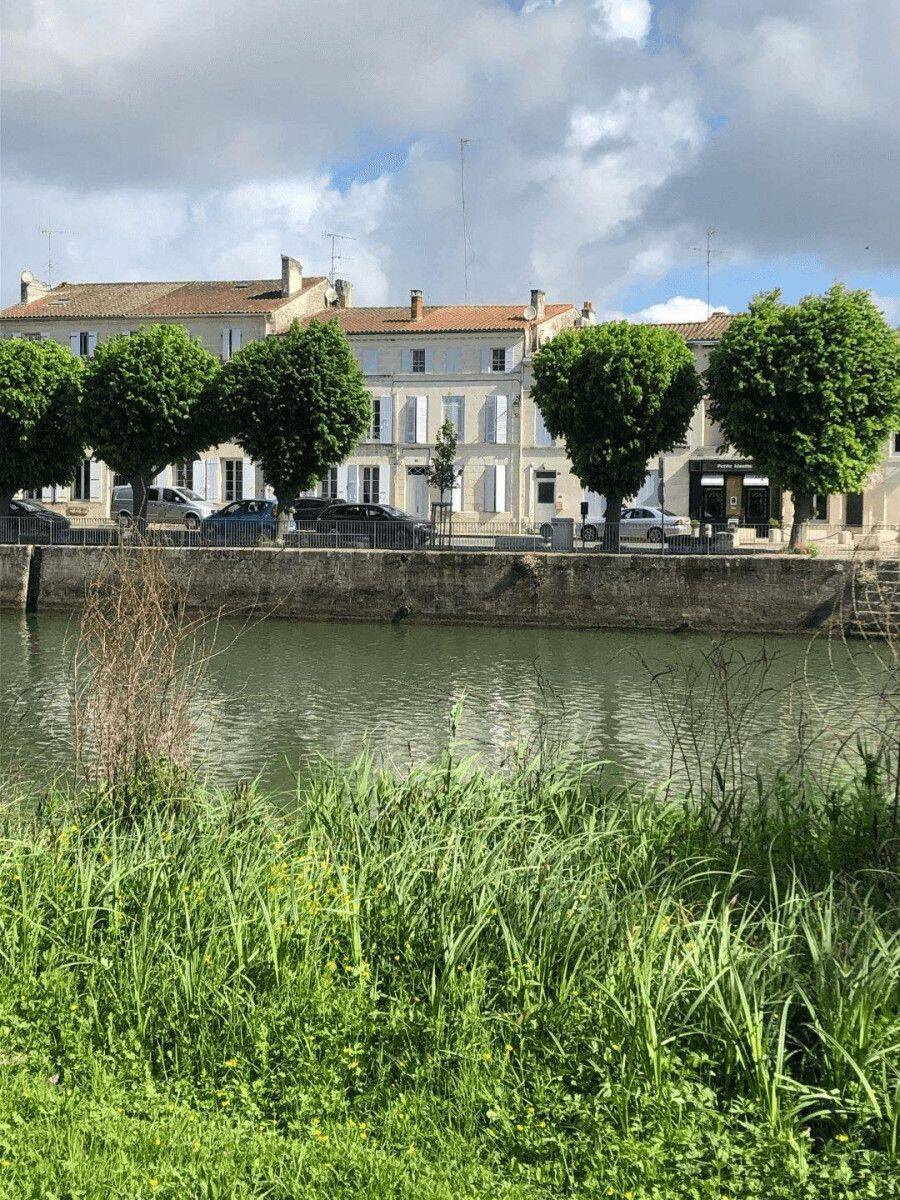 Maison 5 pièces 190 m² · à Saint-Savinien · 190 m² · 1 250 €