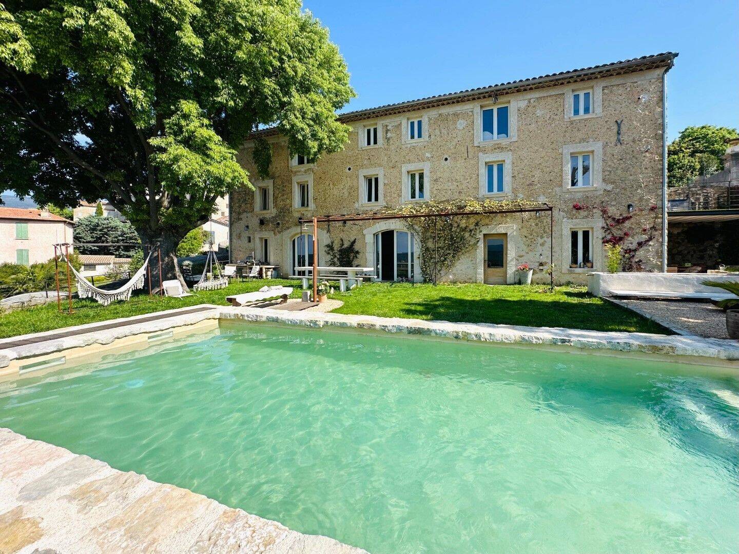 Maison 6 pièces 240 m² · à Saint-Paul-en-Forêt · 240 m² · 285 000 €