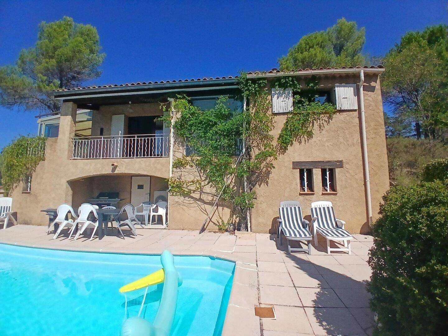Maison 6 pièces 136 m² · à Esparron-de-Verdon · 136 m² · 470 000 €