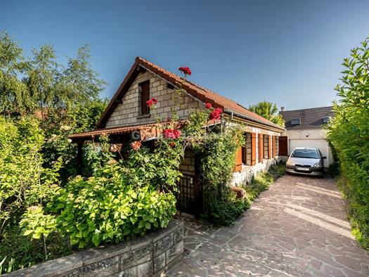 Maison de plain-pied à vendre 378 000 € 5 pièces 2 chambres 81 m² 366 m² de terrain Ancien Centre Ville Ermont 95120