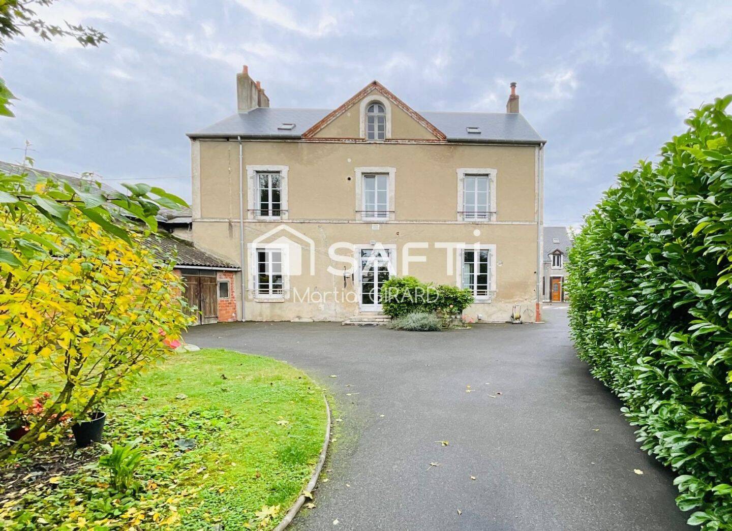 Maison 6 pièces 210 m² · à Mehun-sur-Yèvre · 210 m² · 264 000 €