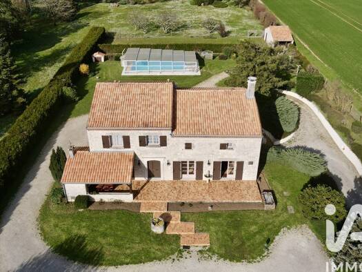 Maison à vendre 369 900 € 6 pièces 3 chambres 290 m² 10 760 m² de terrain Jauldes 16560