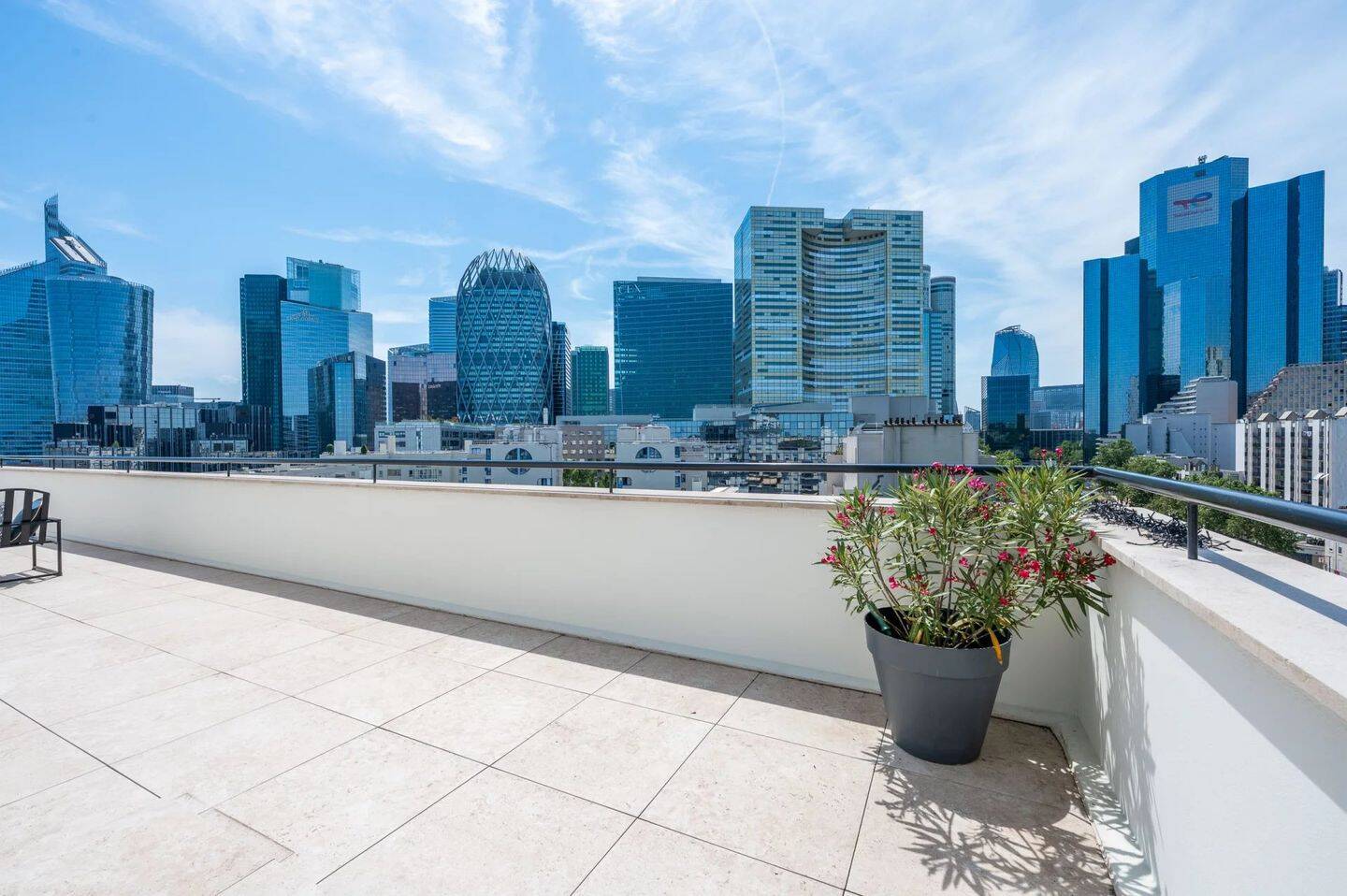 Appartement 1 pièce 68 m² · à Courbevoie · 67,8 m² · 599 000 €