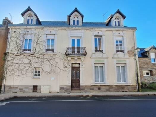 Maison de ville à vendre 199 000 € 7 pièces 5 chambres 218 m² 1 491 m² de terrain Massérac 44290