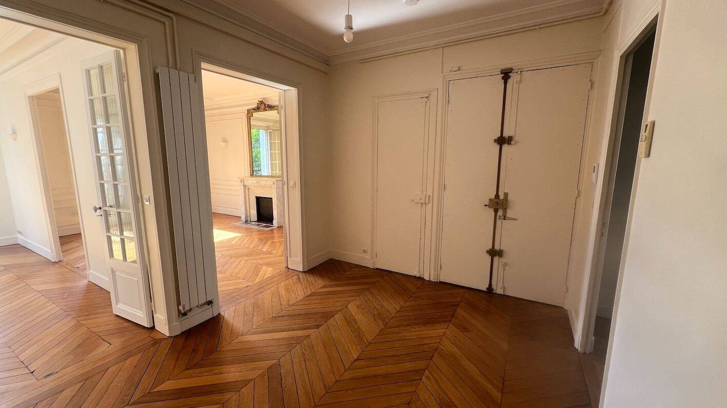Appartement 4 pièces 104 m² · à Paris 14ème Arrondissement · 103,9 m² · 2 676 €/mois