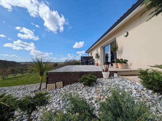 Maison de plain-pied à vendre 229 000 € 5 pièces 4 chambres 98 m² 984 m² de terrain Mairie-Stade-Bergereau-Depart Orthez 64300