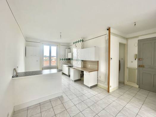 Appartement à louer 530 € 2 pièces 1 chambre 54 m² Étage 1/2 Beaulieu – Montchovet-Marandinière Saint-Étienne 42000