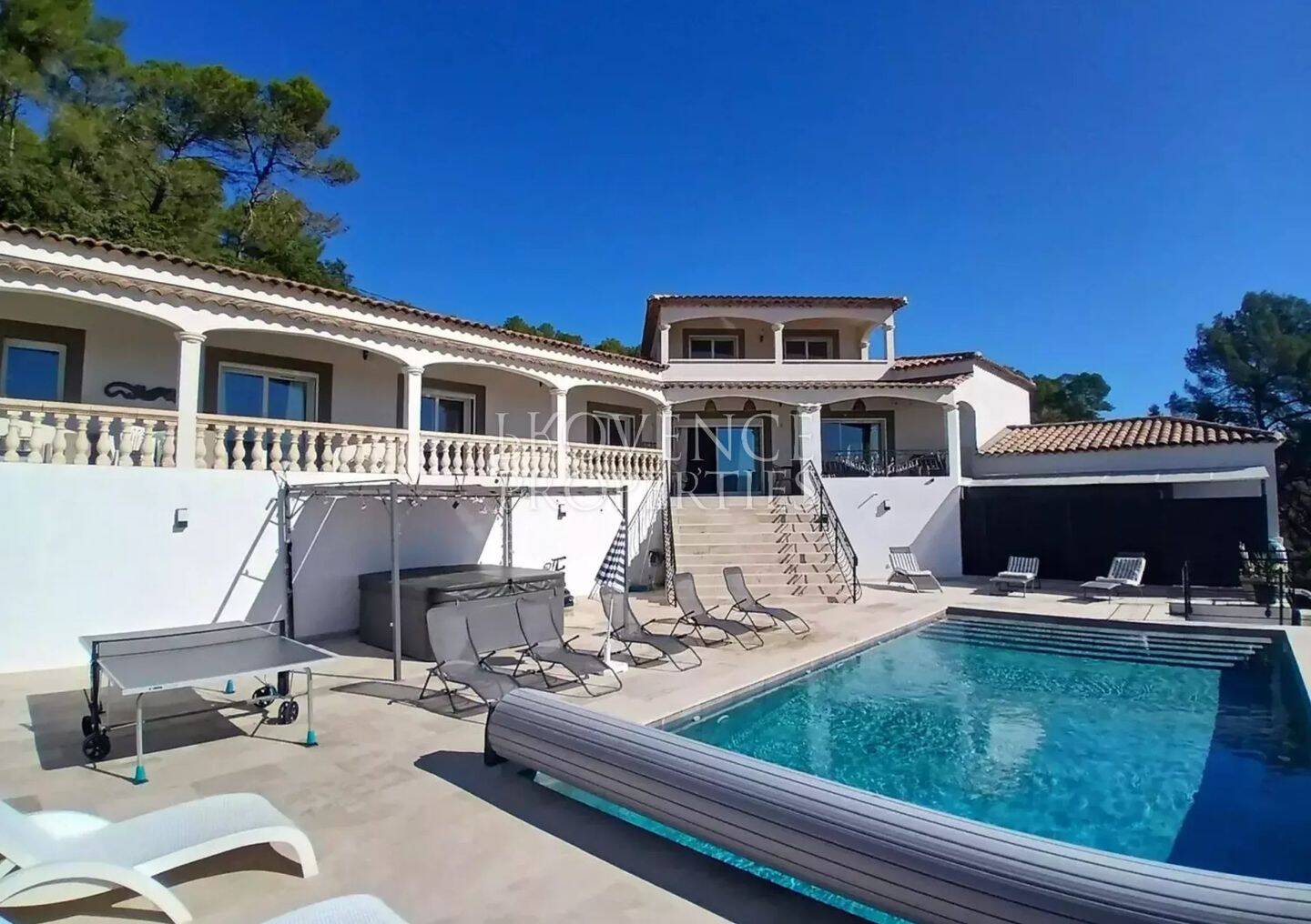 Maison 10 pièces 238 m² · à Pignans · 238 m² · 799 000 €
