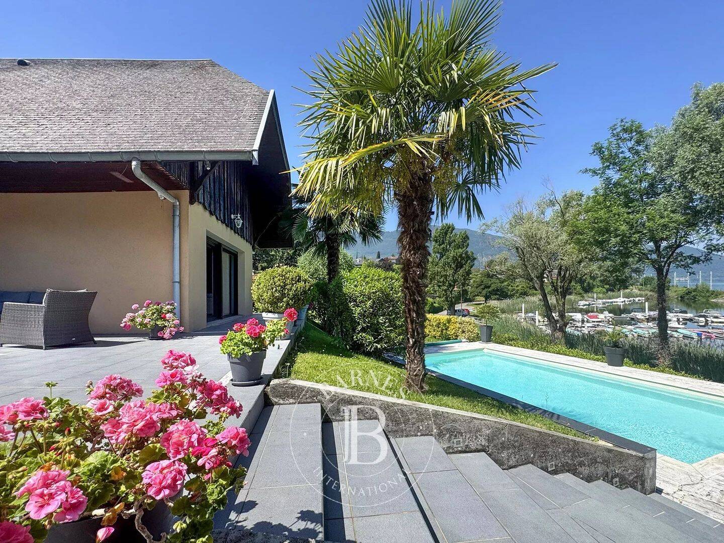 Maison 6 pièces 183 m² · à Brison-Saint-Innocent · 183 m² · 1 575 000 €