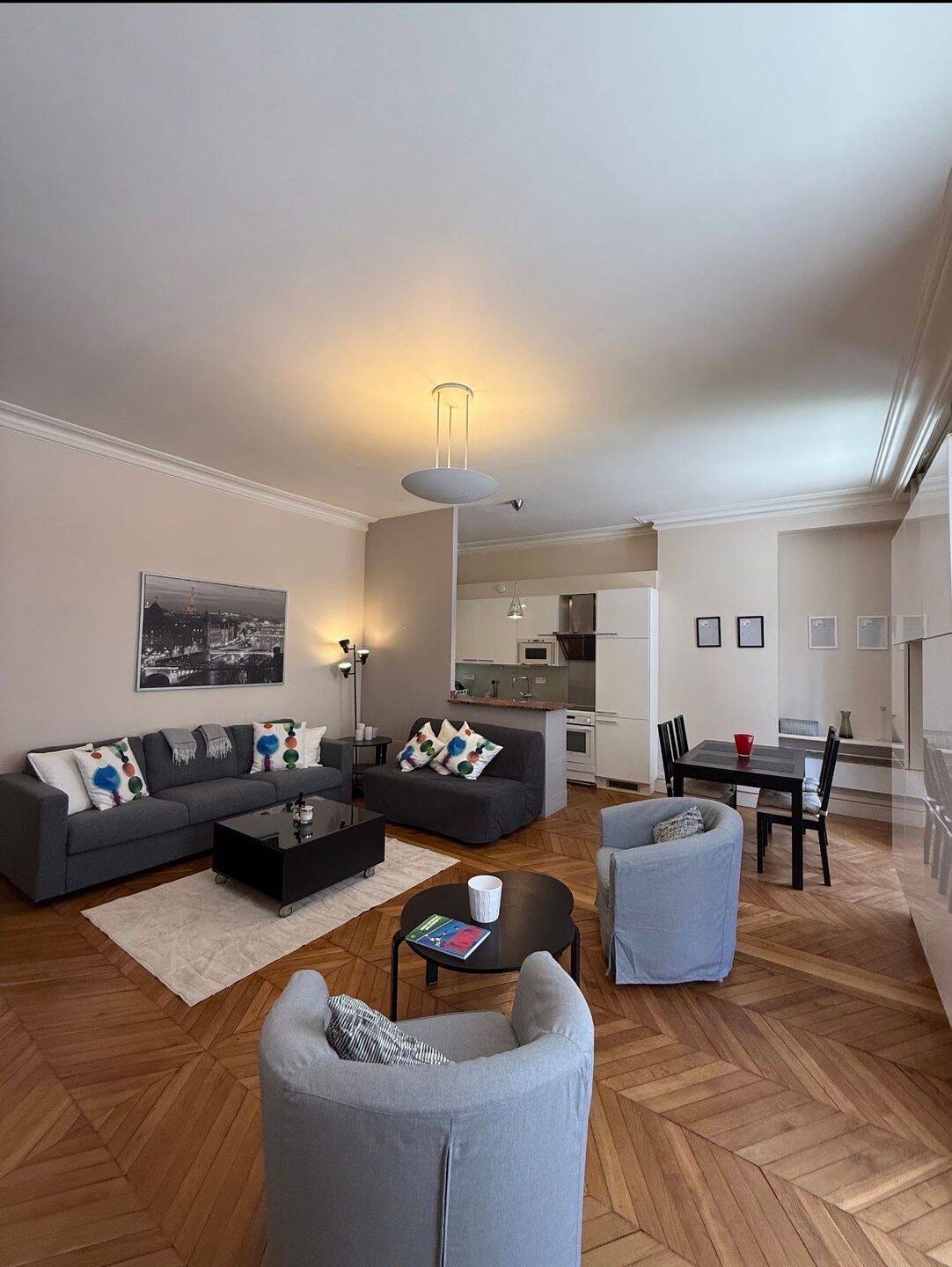 Appartement 4 pièces 78 m² · à Paris 8ème Arrondissement · 78 m² · 3 390 €