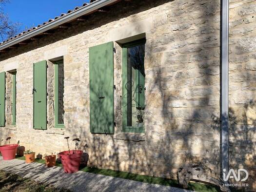 Maison de plain-pied à vendre 287 000 € 5 pièces 3 chambres 117 m² 11 481 m² de terrain Bruniquel 82800