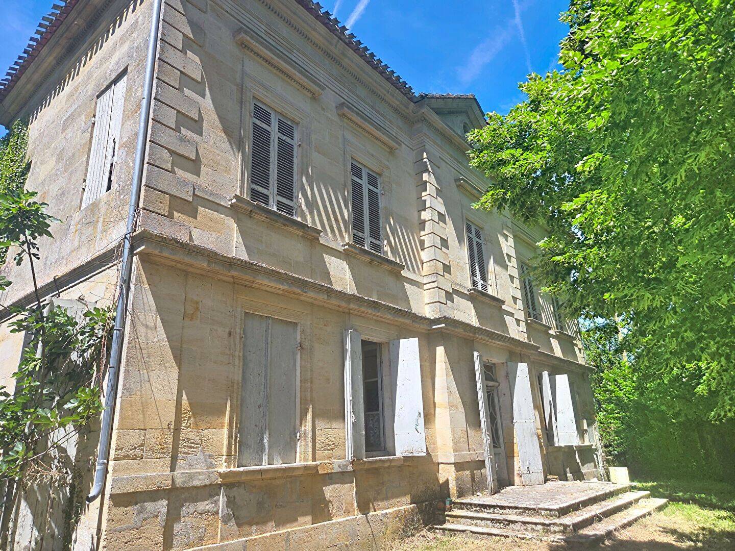 Maison 7 pièces 169 m² · à Les Peintures · 169 m² · 160 000 €