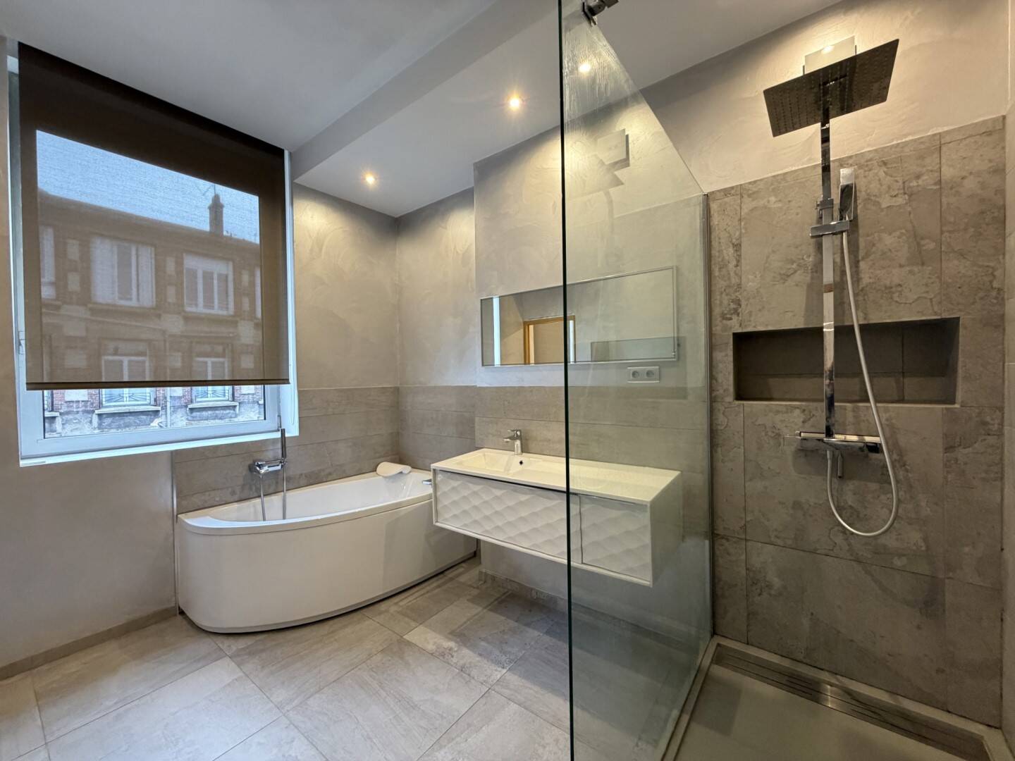 Appartement 8 pièces 296 m² · à Saint-Étienne · 295,6 m² · 325 000 €