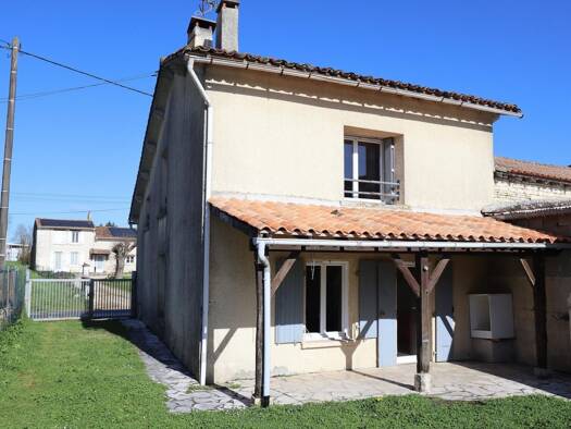 Maison à vendre 76 000 € 5 pièces 2 chambres 98 m² 435 m² de terrain Loubillé 79110