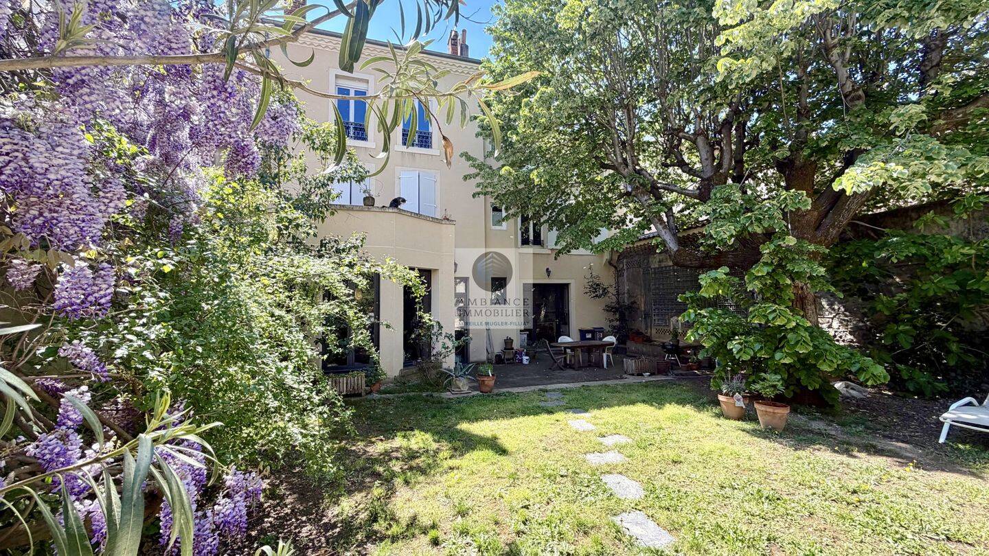Maison 10 pièces 303 m² · à Valence · 303 m² · 695 000 €
