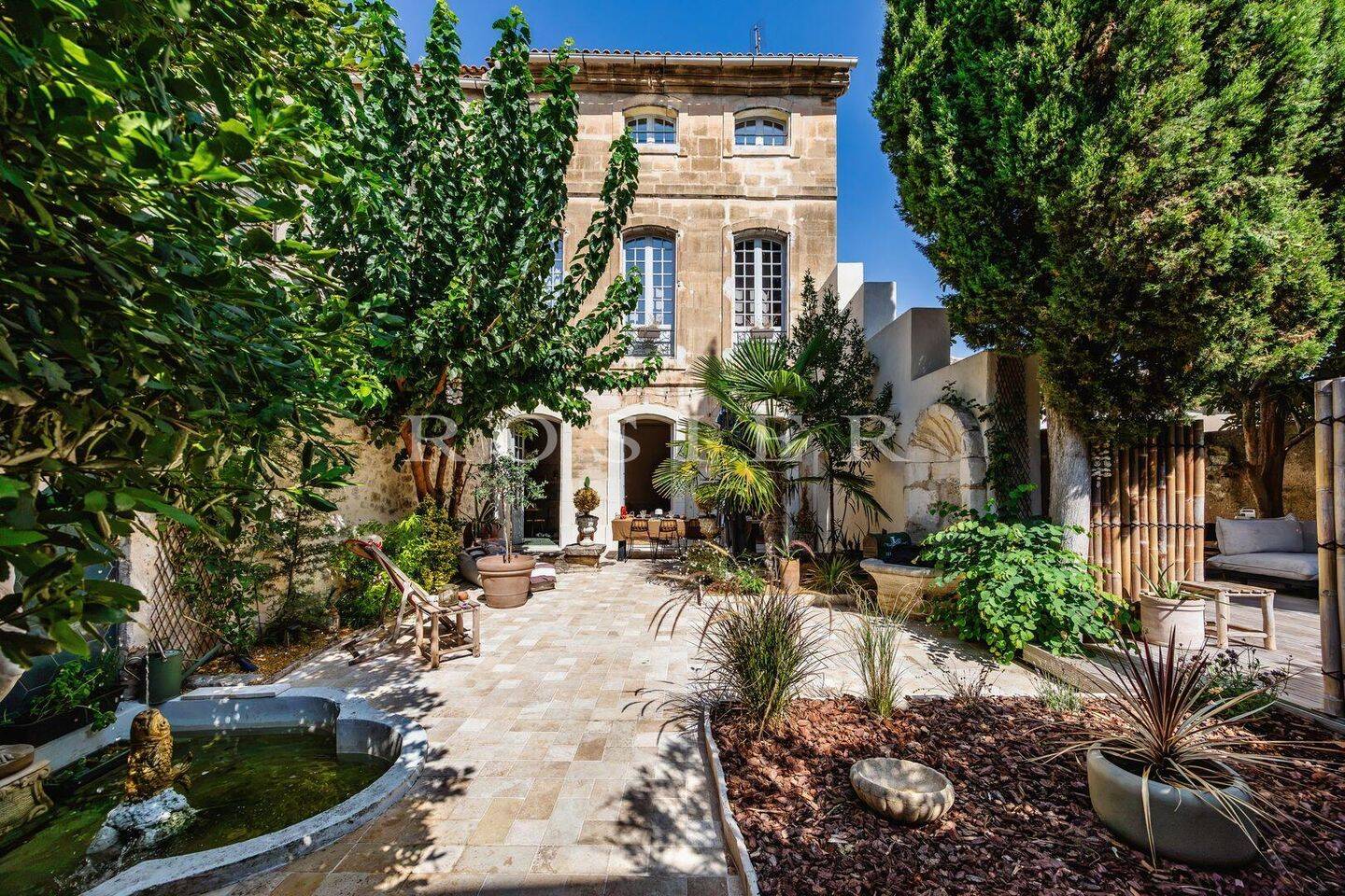Maison 246 m² · à Pernes-les-Fontaines · 246 m² · 955 000 €