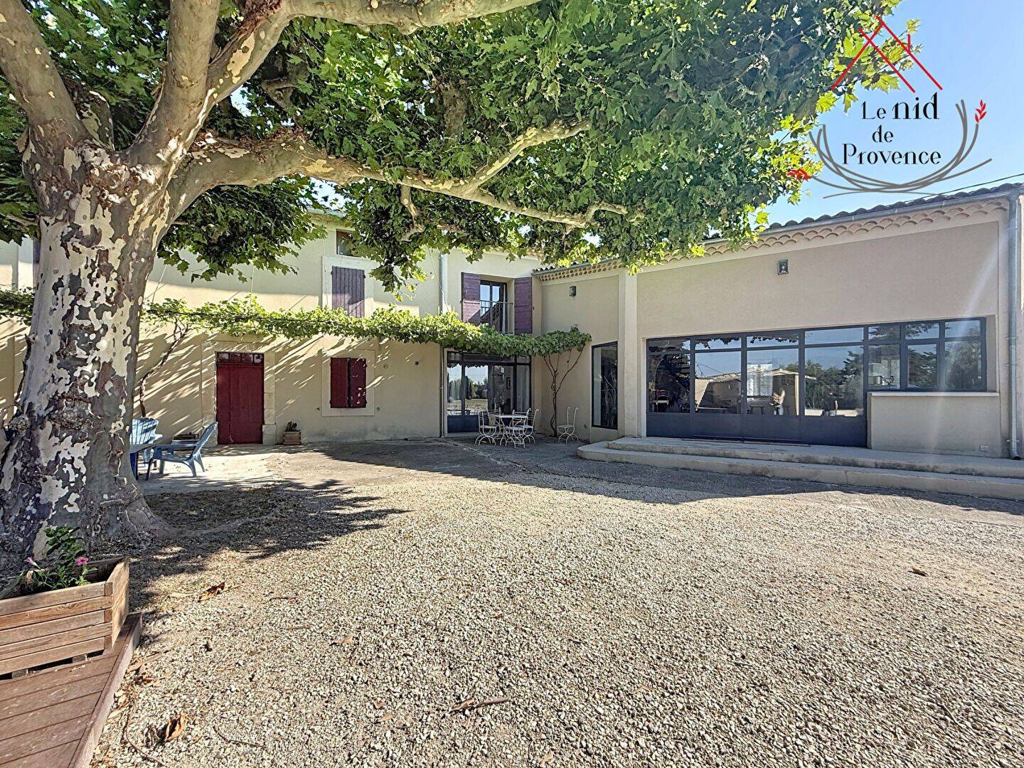 Maison 7 pièces 250 m² · à Althen-des-Paluds · 250 m² · 745 500 €