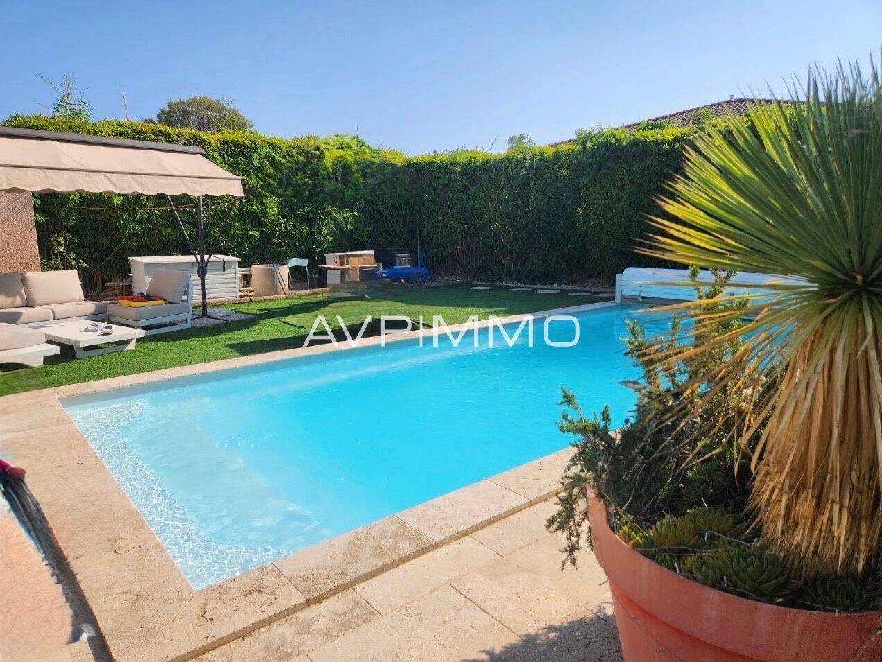 Maison 5 pièces 145 m² · à Saint-Cyr-sur-Mer · 145 m² · 1 050 000 €
