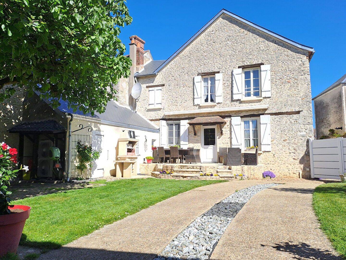 Maison 5 pièces 156 m² · à Aunay-sous-Auneau · 156 m² · 365 000 €