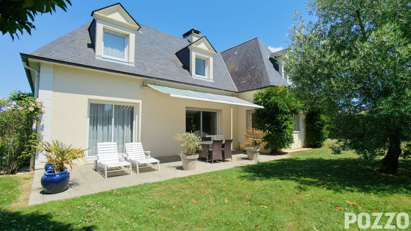 Maison 6 pièces 180 m² · à Saint-Hilaire-du-Harcouët · 180 m² · 374 000 €