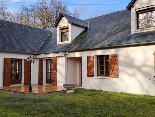 Maison à vendre 195 000 € 8 pièces 5 chambres 136 m² 8 480 m² de terrain Assais-les-Jumeaux 79600
