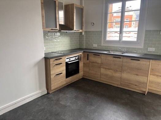 Appartement à louer 920 € 3 pièces 2 chambres 106 m² 3ème étage Est Lisieux 14100