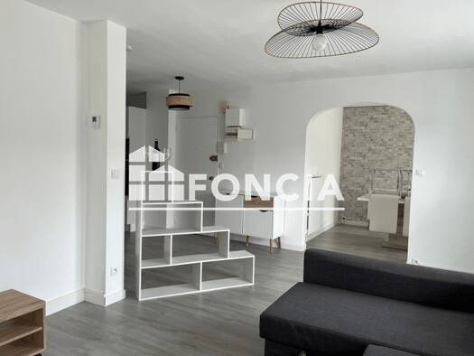 Appartement à louer 710 € 3 pièces 2 chambres 72,8 m² RDC/8 Leclerc Cholet 49300