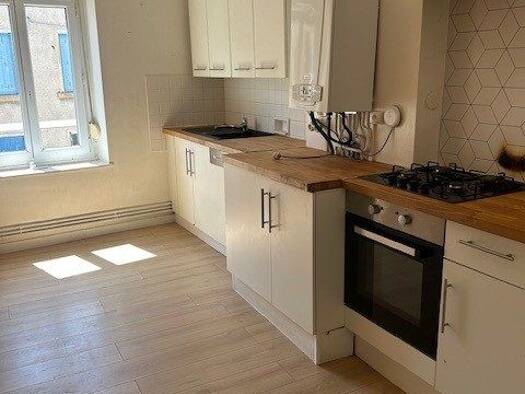 Appartement à louer 560 € 4 pièces 3 chambres 92 m² Étage 2/2 La Ville Cours 69470