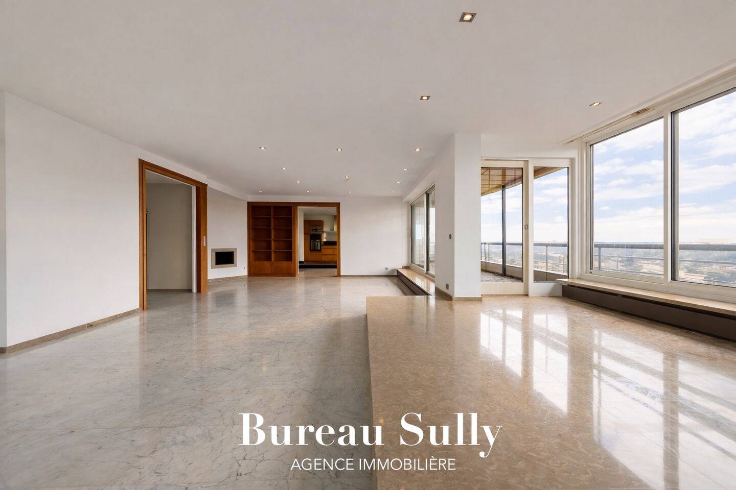 Appartement 7 pièces 250 m² · à Saint-Didier-au-Mont-d'Or · 250 m² · 3 900 €/mois