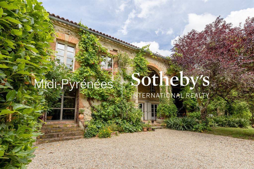 Maison 12 pièces 395 m² · à Saint-Paul-Cap-de-Joux · 395 m² · 570 000 €