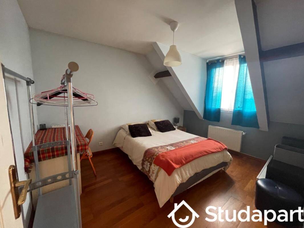 1 pièce 12 m² · à Villejuif · 12 m² · 700 €