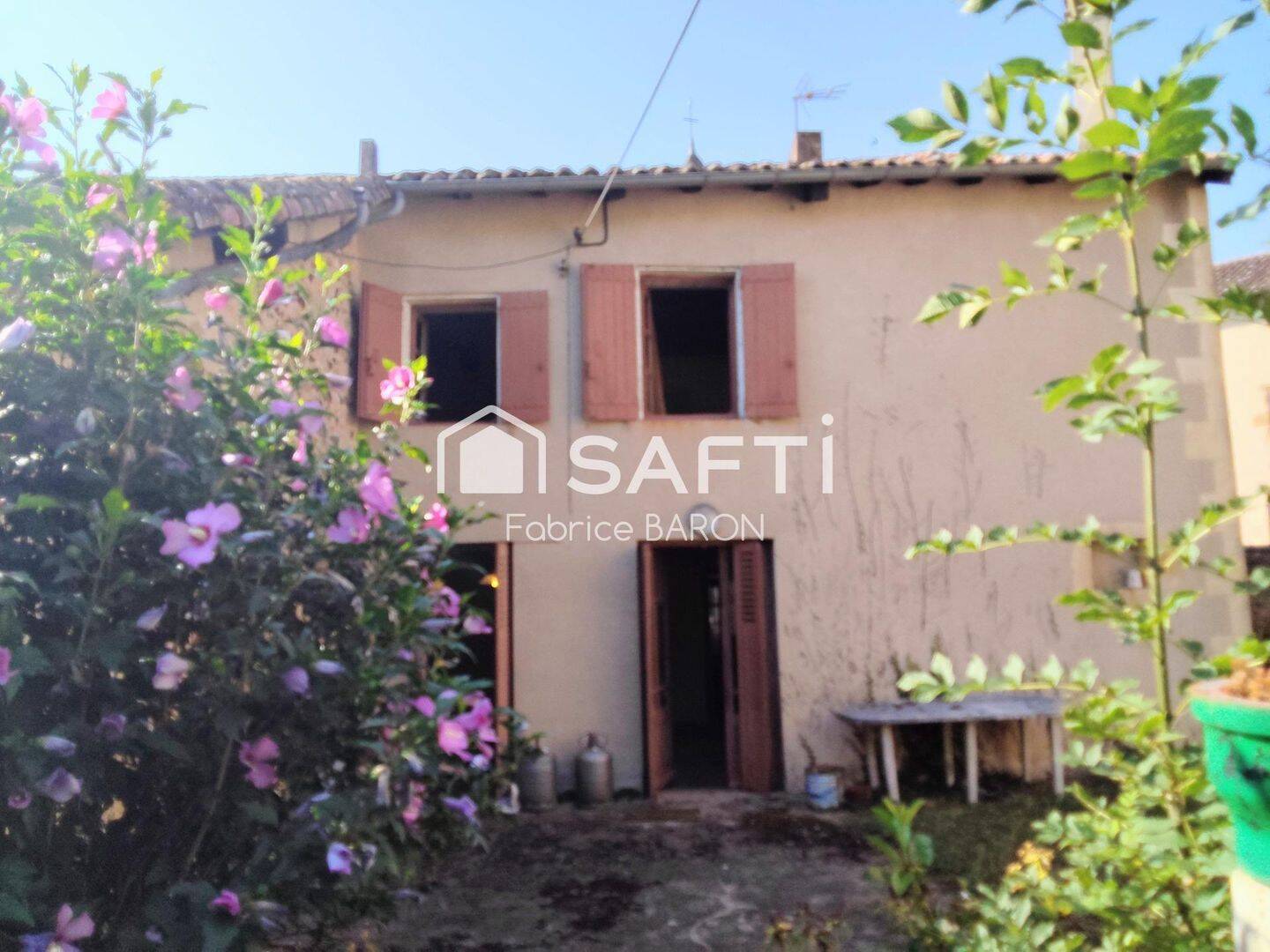 Maison 6 pièces 169 m² · à Pressac · 169 m² · 84 000 €