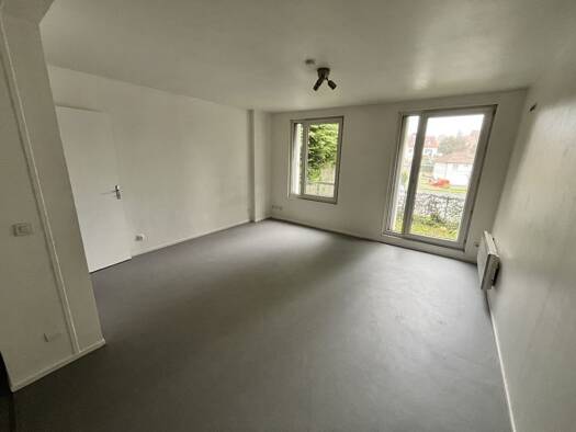 Appartement à louer 585 € 1 pièce 31 m² RDC Étampes 91150