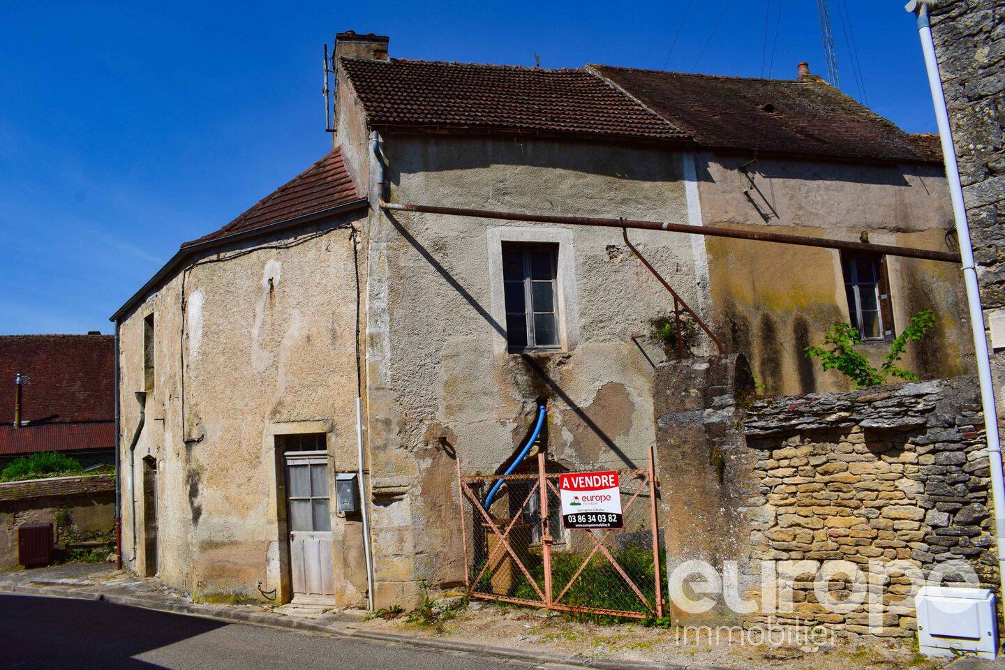 Maison 4 pièces 104 m² · à L'Isle-sur-Serein · 104 m² · 35 000 €