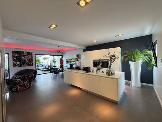 Maison à vendre 890 000 € 7 pièces 4 chambres 221,1 m² 630 m² de terrain La Meth Osny 95520