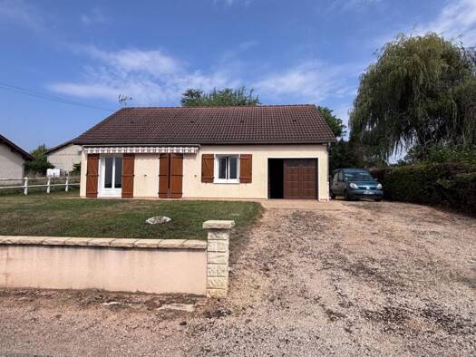 Maison de plain-pied à vendre 155 800 € 4 pièces 2 chambres 74 m² 642 m² de terrain Romenay 71470