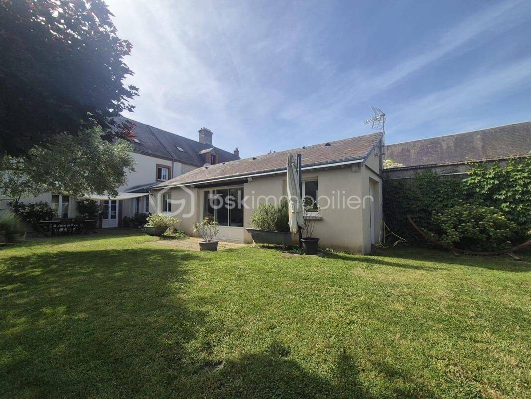 Maison 8 pièces 235 m² · à Artenay · 235 m² · 298 000 €