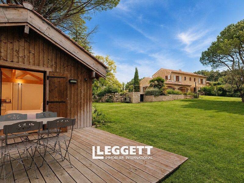 Maison 10 pièces 225 m² · à Vaison-la-Romaine · 225 m² · 1 490 000 €
