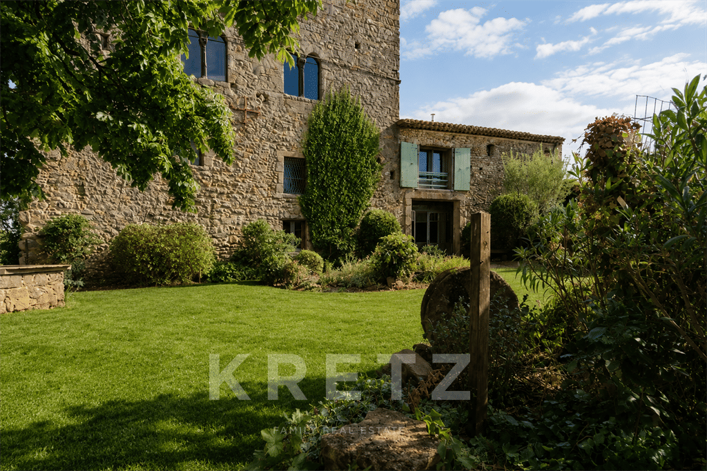 Maison 11 pièces 263 m² · à Berriac · 263 m² · 462 000 €