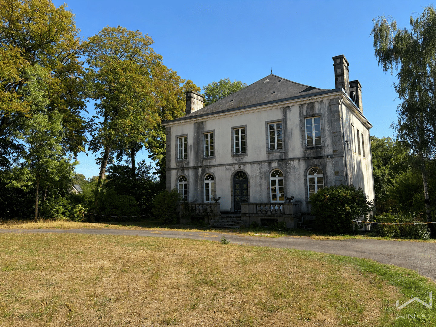 Maison 11 pièces 387 m² · à Bazouges-la-Pérouse · 387 m² · 468 400 €