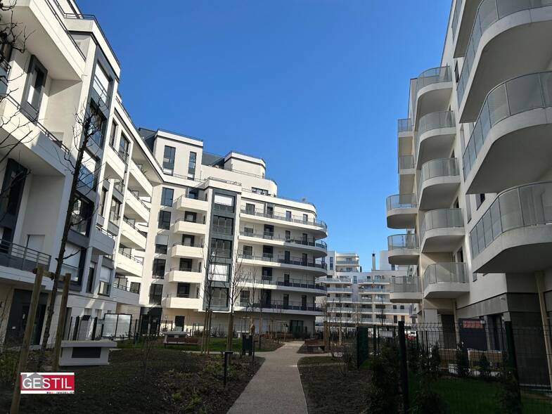 Appartement à louer 1 406 € 3 pièces 2 chambres 65 m² Étage 1/1 Plateau-Grèves-Europe-Gare du Stade-Fossés Jean Colombes 92700