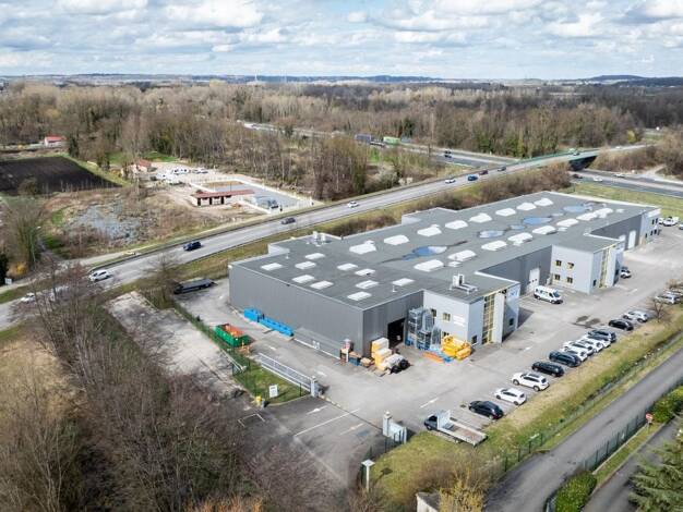 Local d'activités à louer 5 147 € 694 m² d'espace de stockage Centre et RN La Verpillière 38290