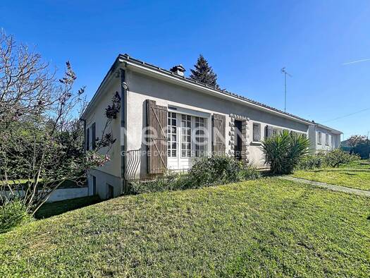 Maison à vendre 174 800 € 4 pièces 3 chambres 106 m² 596 m² de terrain Saint Médard Fontenay-le-Comte 85200